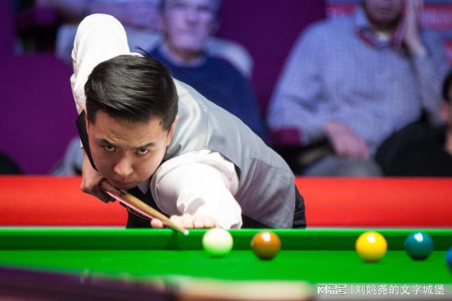 栋击败147先生晋级会师斯佳辉周跃龙陪跑long88龙8国际斯诺克传捷报！肖国